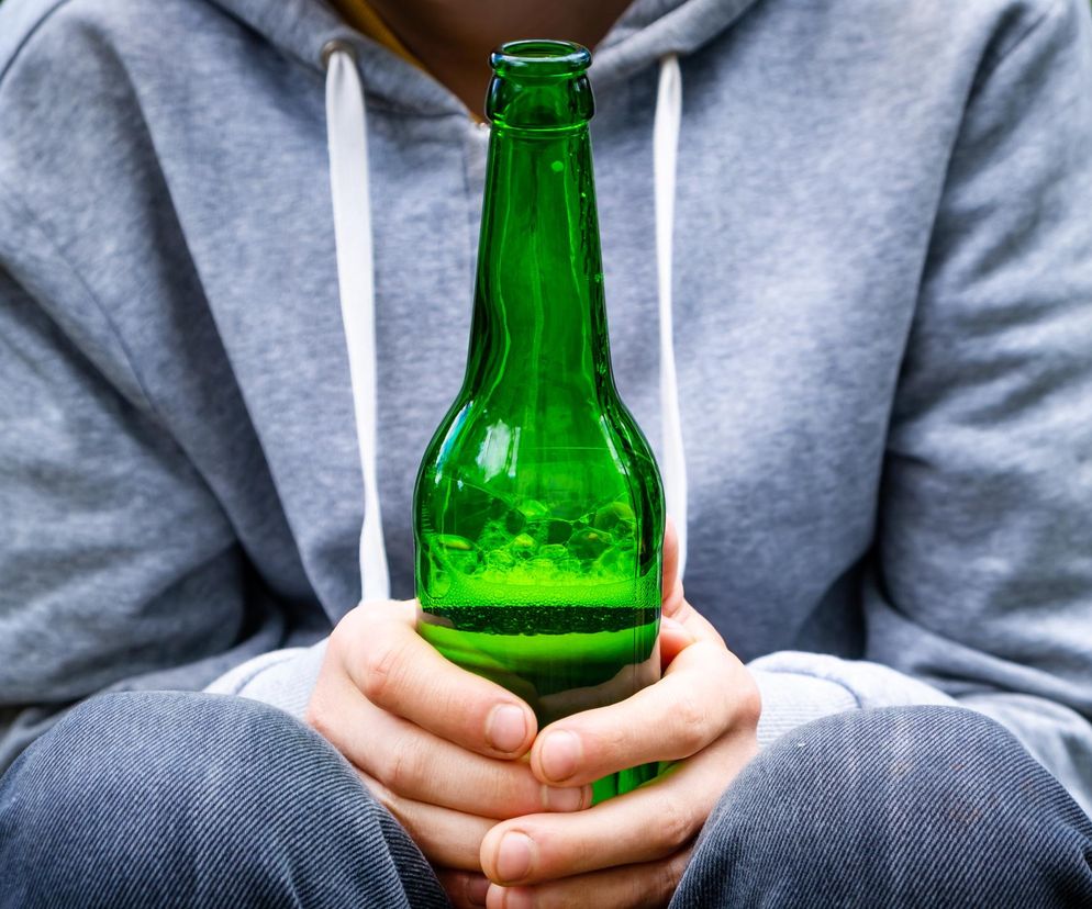 Piją już nawet 11-latki. Niepokojące dane o alkoholu w życiu dzieci i młodzieży w Polsce