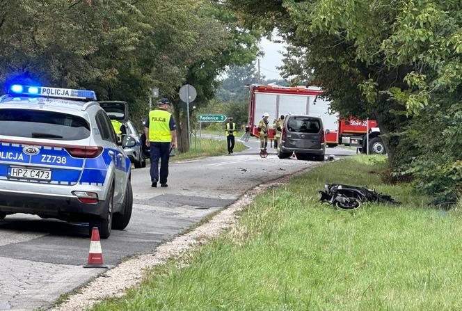 Tragedia pod Pruszkowem! Huknął motocyklem w osobówkę. Na ratunek nie było szans