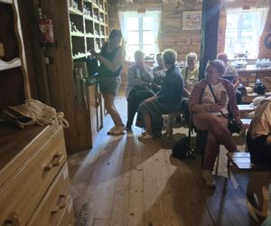 Były opowieści o herbacianych zwyczajach, wspomnienia dawnych spotkań przy stole, a także degustacje różnych gatunków herbat 