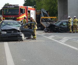 Koszmarna czołówka pod Górą Kalwarią. Są ranni, jedna osoba reanimowana