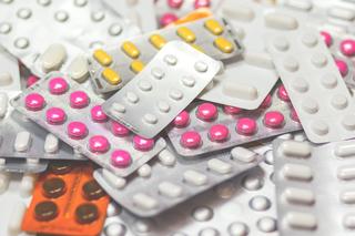 Tych leków w aptekach brakuje najczęściej. Są wśród nich popularne antybiotyki