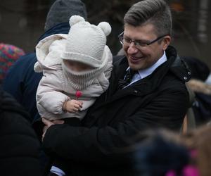 Minister Marcin Warchoł został tatą po raz czwarty! Witamy Kingę na świecie 