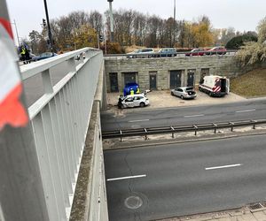 Śmiertelny wypadek w centrum Warszawy. Kierowca wjechał w ścianę tunelu