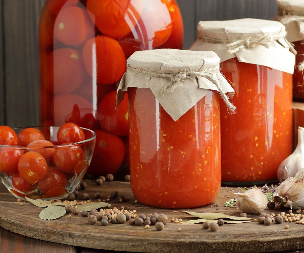 Pomidory w słoikach