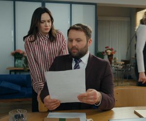 Barwy szczęścia, odcinek 3175. Natalia (Maria Dejmek), Klemens (Sebastian Perdek), Asia (Anna Gzyra)