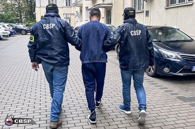 Huk i kłęby dymu! Wielka akcja CBŚP w Warszawie. Doszło do porwania