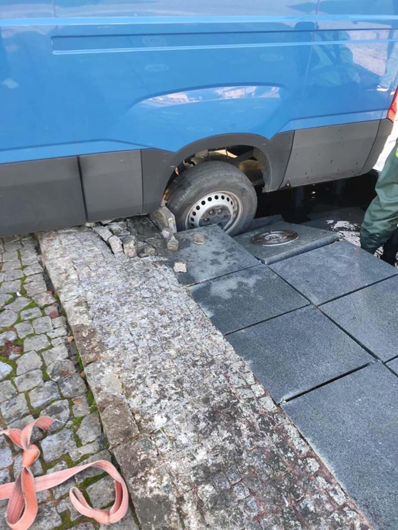 Zniszczona fontanna w Ozorkowie