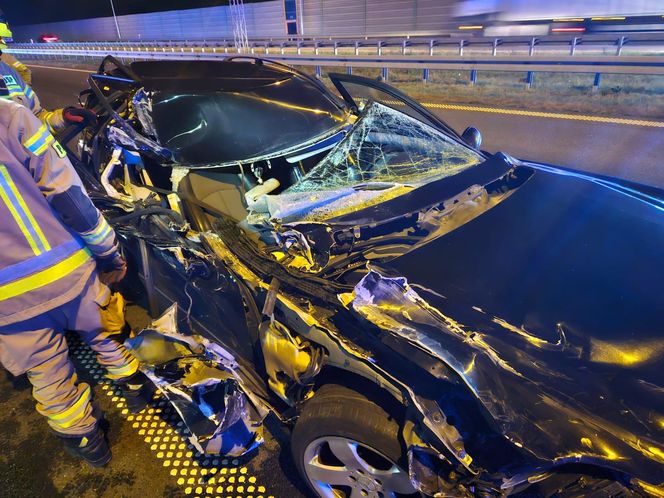 Groźna kolizja na S5 koło Leszna. Mercedes rozbity