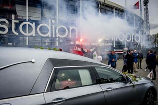 Kibice pożegnali Leo Beenhakkera. Ostatnia droga byłego reprezentanta Polski