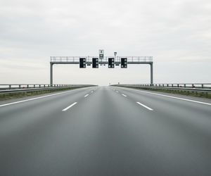 Kompletnie pijany jechał tirem po A2! Uciekł po kolizji