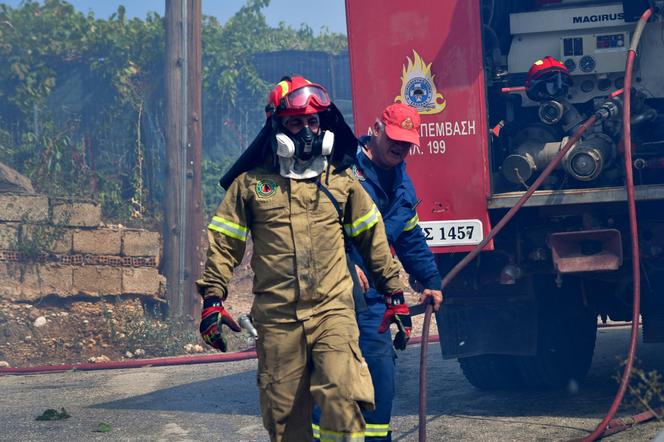 Polscy turyści ewakuowani z Korfu w Grecji z powodu szalejącego pożaru. Biura odwołują loty na wyspę