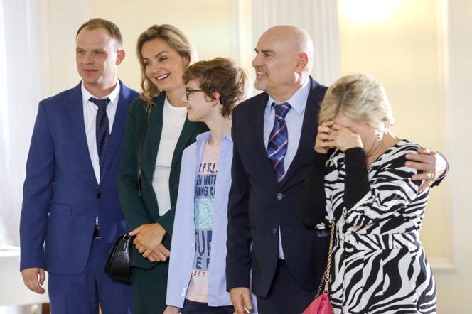 Na Wspólnej odc. 3288. Kamil (Kazimierz Mazur), Zuza (Małgorzata Socha), Honorata (Aleksandra Konieczna), Roman Hoffer (Waldemar Obłoza), Ksawery (Adam Tomaszewski)