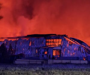 Warszawa. Pożar hal magazynowych w Kawęczynie [ZDJĘCIA]