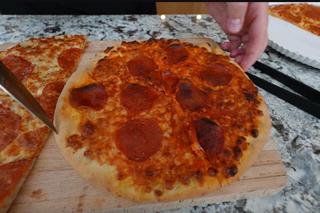 Książulo - 2 guys 14 pizza - screen z YT
