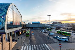 Awantura z użyciem noża na dworcu Poznań Główny. Są ranni 
