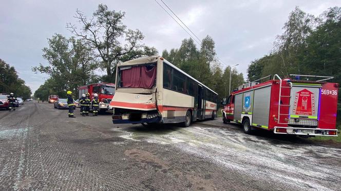 Siedliska. Ciężarówka wjechała w autobus szkolny. 5 dzieci w szpitalu