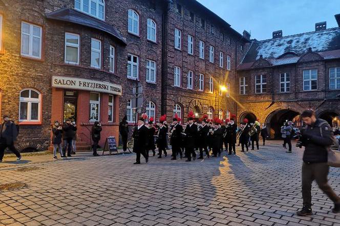 Barbórka 2019: Górnicy wraz z orkiestrą przeszli ulicami Nikiszowca