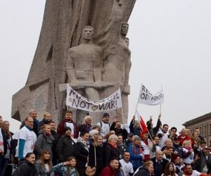 Pomnik Bohaterom Czerwonych Sztandarów i ławeczka Jimiego Hendriksa