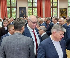 Piękne studentki o. Rydzyka przyćmiły byłego prezydenta Andrzeja Dudę