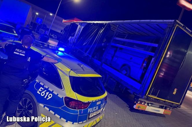 Kradzione pojazdy na naczepie tira