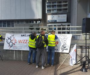 Protest hutników pod Węglokoksem w Katowicach. Co innego nam mówią, a co innego robią