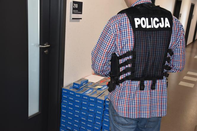 Udany nalot na kaliskie targowisko! Policja ujawniła lewe papierosy i tytoń! [ZDJĘCIA]