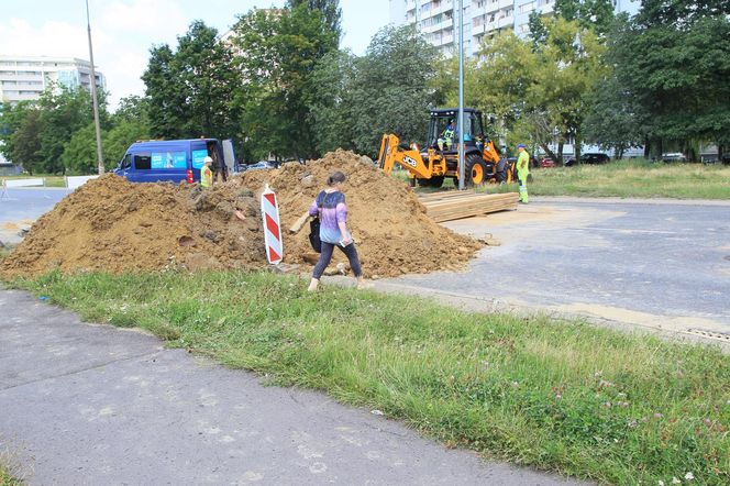 Paraliż w Warszawie. Awaria wodociągowa zarwała jezdnię al. Wilanowskiej