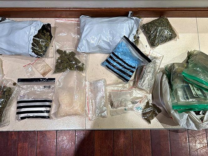 Policyjny nalot na mieszkanie w Toruniu. Zatrzymali 24-latka, znaleźli narkotyki