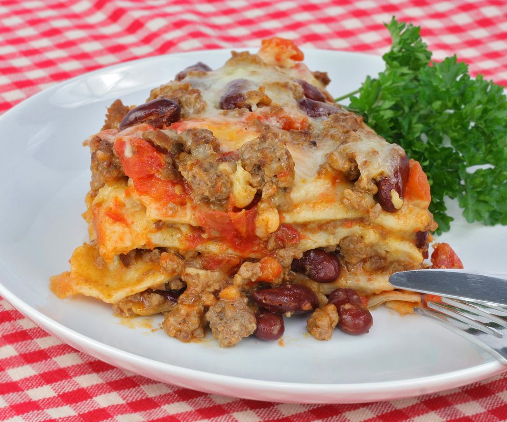 Prosty sposób na obiad dla całej rodziny. Zapiekanka taco to eksplozja smaków