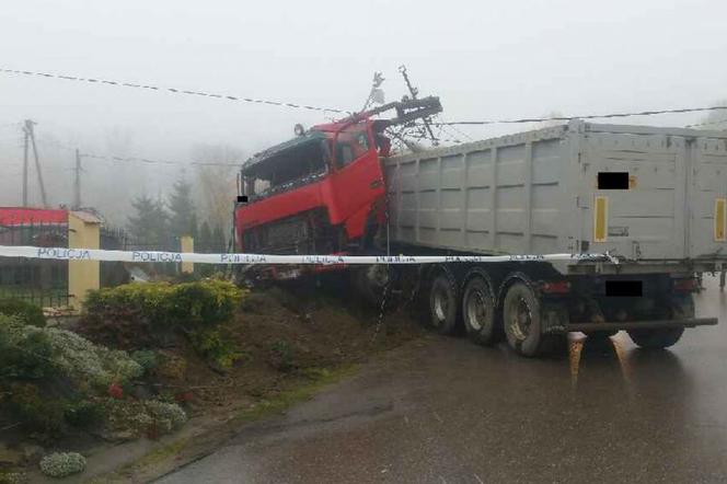 Śmiertelny wypadek na Podkarpaciu: Nie żyje pasażer ciężarówki