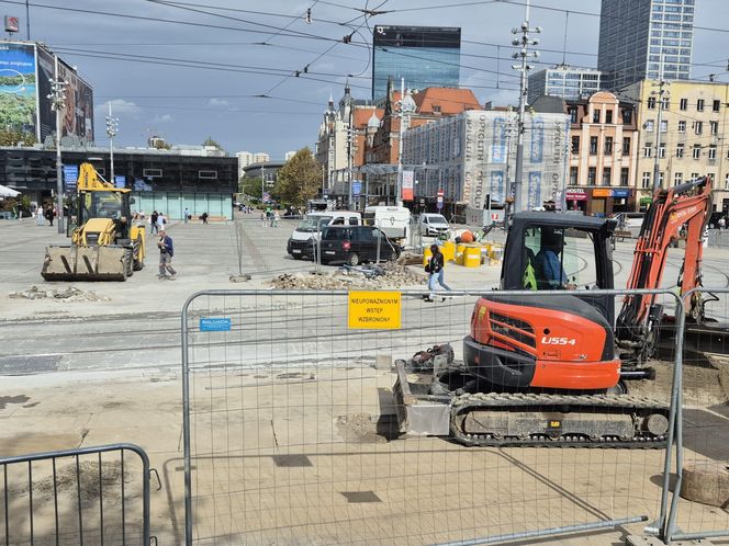 Tramwaje wróciły na Rynek w Katowicach. A to wciąż plac budowy