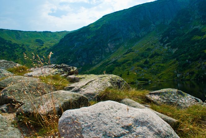 Czego nie robić w górach? Tych rzeczy pod ŻADNYM pozorem nie wolno na szlaku 