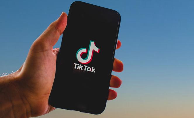 Piosenki z TikToka 2022 - te utwory stały się hitami w aplikacji!