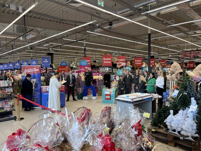 Tłumy gorzowian pojawiły się na otwarciu hipermarketu Carrefour w pasażu handlowym S1