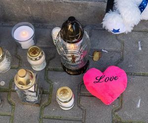 Poznań. Morze zniczy w miejscu tragedii