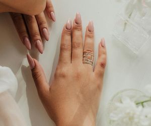 Szukasz idealnego manicure’u na lato? Te kolory pięknie podkreślą wakacyjną opaleniznę