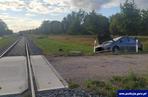 Wypadek na przejeździe kolejowym w Łupkach. Pociąg uderzył w auto [ZDJĘCIA]