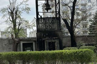 Pożar zabytkowej dzwonnicy w Warszawie