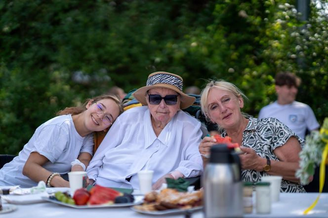 Wzruszające Spotkanie Pokoleń w DPS Promień Życia: „Dzięki nim moja mama żyje”