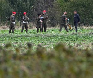 Służby pracują w Choinach w pow. świdnickim. Znaleziono tam szczątki rakiety