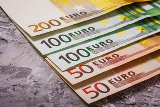 Złoty osłabia się względem euro. Co się dzieje z polską walutą?