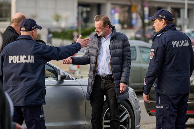 Na Wspólnej, odcinek 4039: Artur (Janusz Chabior), Krzysztof Smolny (Łukasz Konopka)	