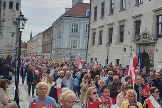 Przez Kraków przeszedł marsz solidaryzujący z warszawskim Marszem Miliona Serc