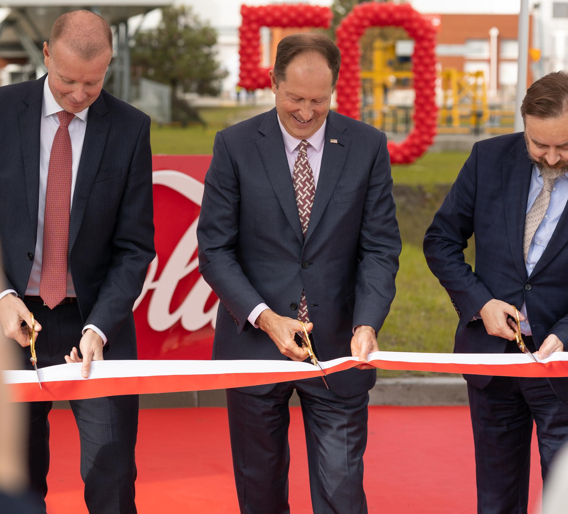 Olbrzymia inwestycja Amerykanów pod Warszawą. CocaCola otwiera