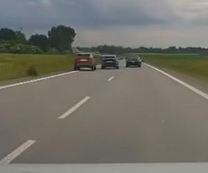 Drogowy furiat na Wschodniej Obwodnicy Wrocławia! Staranował Skodę i uciekł. Szokujące nagranie!