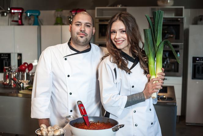 To nie koniec świata 2 sezon odcinek 16 (odc. 3). Monika (Klaudia Halejcio), Martin Gimenez Castro