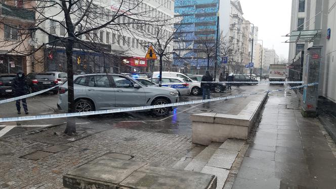 Zuchwały napad na bmw w centrum Warszawy! Wybili szybę, zabrali klejnoty warte fortunę