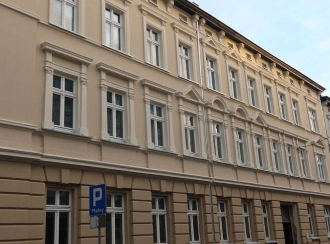 Podczas remontu odkryto niedwuznaczny napis sprzed 100 lat. Mówi wprost o tym, działo się w kamienicy w międzywojniu