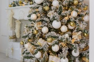 Zainspiruj się! To najmodniejsze dekoracje choinkowe na Boże Narodzenie 2025