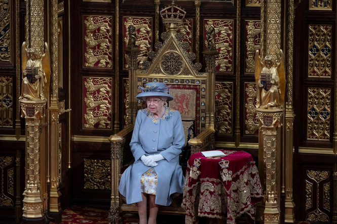 Królowa Elżbita II, książę Karol i księżna Camila na otwarciu parlamentu w Westminsterze